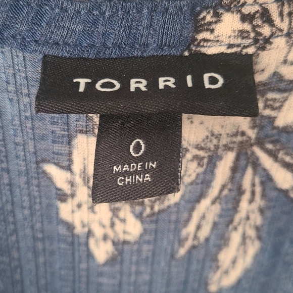 Floral Blue Sleeveless Blouse - Picture 3 of 4